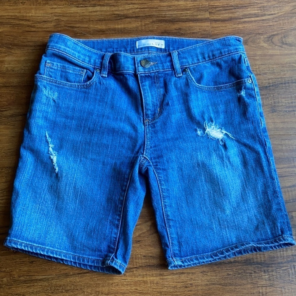 Loft‎ distressed shorts size 25